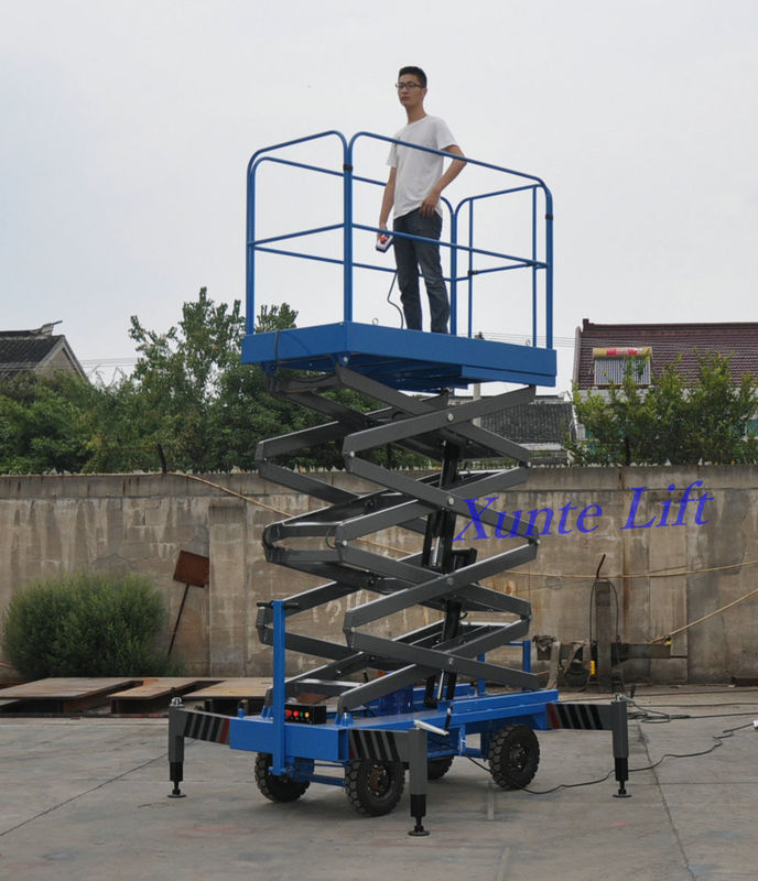 High Strength Manganese Steel Mobile Scissor Lift Of 450kg Loading Capacity